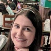 Profesora que imparte clases de química y biología